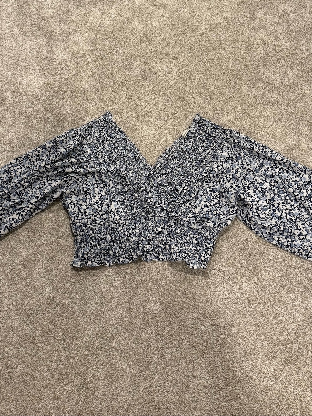 Abercrombie & Fitch Blue Floral Smocked V-Neck Crop Blouse